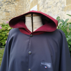 Cape adulte Charleston anthracite bordeaux en softshell avec capuche Augustine Métro capuche et buste
