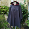 Cape adulte Charleston anthracite bordeaux en softshell avec capuche Augustine Métro