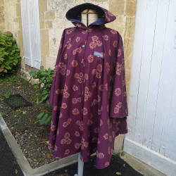 Cape Prune pour adulte en softshell imprimé avec grande capuche et fermeture par pressions