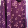 7. Vue détaillée du tissu

Détail du tissu softshell imprimé Prune de la cape adulte Augustine Métro