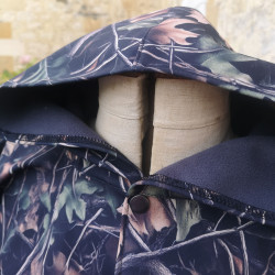 Grande capuche doublée en micro-polaire noire de la cape Automne