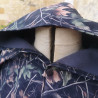 Grande capuche doublée en micro-polaire noire de la cape Automne