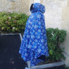 Cape adulte FLOCONS DE NEIGE avec capuche et fermeture par pressions, création artisanale Augustine Métro.