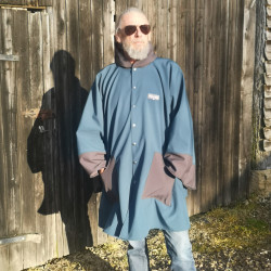Cape avec capuche pour adulte en softshell doublé de micro polaire pétrole et brun