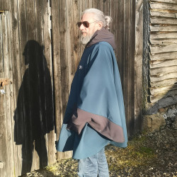 Cape XL Pétrole & Brun avec une grande capuche et deux poches