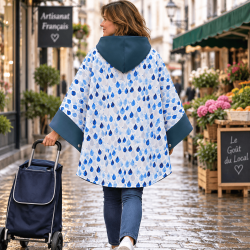 Cape adulte à capuche Giboulées et Pétrole en softshell doublée micro polaire Pétrole De dos  Augustine Métro