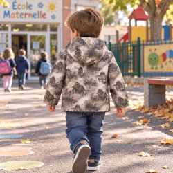 Dos de la veste enfant Jurassique en softshell imprimé Augustine Métro